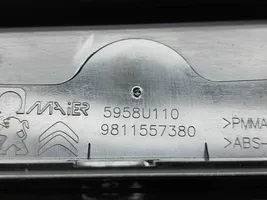 Peugeot 3008 II Listwa / Uszczelka szyby drzwi tylnych 9811557380