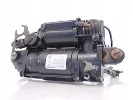 Volkswagen Touareg III Air suspension compressor/pump 7L0616006F