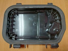 Audi A6 S6 C6 4F Osłona żarówki lampy przedniej 16016300L