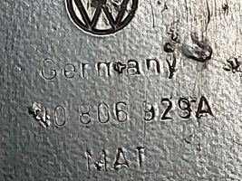 Volkswagen Tiguan Jäähdyttimen kehyksen suojapaneelin kiinnike 5N0806929A