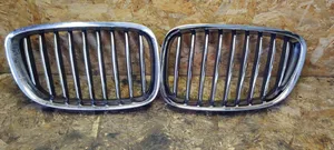 BMW 5 GT F07 Grille calandre supérieure de pare-chocs avant R51137200170