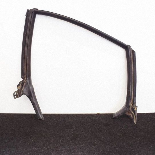 Rubber seal for door window – 4G8845695