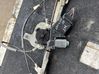 Regulador de puerta delantera con motor 402085C