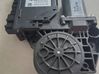 Silnik regulatora szyby drzwi przednich 8E1959801H