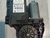Silnik regulatora szyby drzwi przednich 8E1959801H