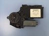 Silnik regulatora szyby drzwi przednich 3D1959792B