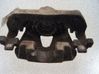 Caliper de freno delantero SU001A3125