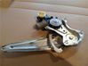Regulador de puerta trasera con motor 698300F040