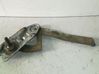Rear window lifting mechanism without motor 
