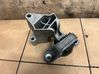 Engine mounting bracket 