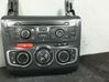 Moldura de la unidad delantera de radio/GPS 98040782ZD
