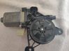 Silnik regulatora szyby drzwi przednich 5Q0959801C