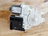 Silnik regulatora szyby drzwi przednich 1K5837401AB