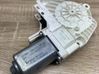 Silnik regulatora szyby drzwi przednich 8K0959802A
