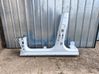 Front sill (body part) 