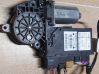 Silnik regulatora szyby drzwi przednich 8E1959802B