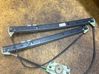 Mechanizm podnoszenia szyby przedniej bez silnika 4L0837461A