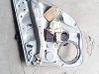 Rear window lifting mechanism without motor 