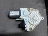 Priekšpusē loga pacēlāja motoriņš 4L0959801B