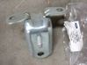 Zawias dolny drzwi przednich 8A6AA22811CF
