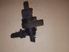 Vacuum valve 4670477