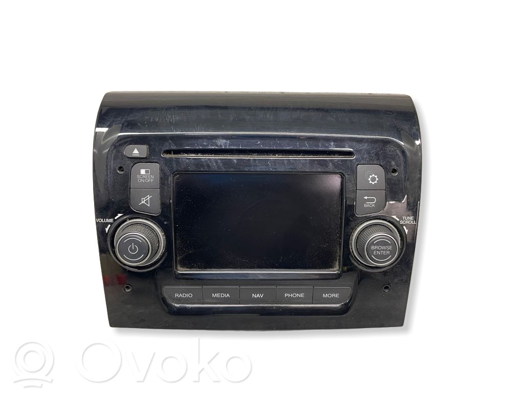 Radio / CD/DVD atskaņotājs / navigācija