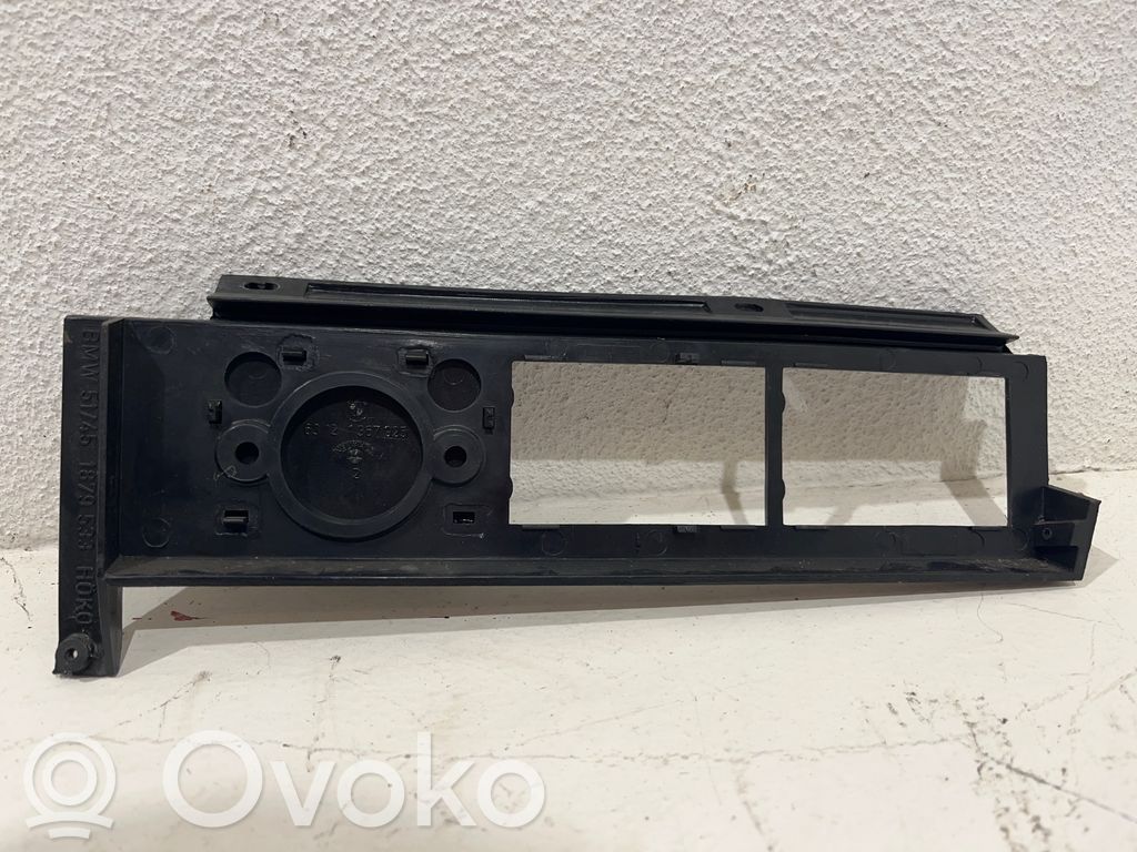 1879533 BMW 5 E28 Verkleidung Armaturenbrett Cockpit Mitte, 20.00  