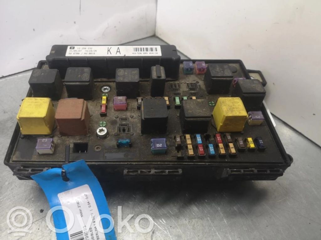 13250232 Opel Astra H Saugiklių blokas, 79,80 € | RRR