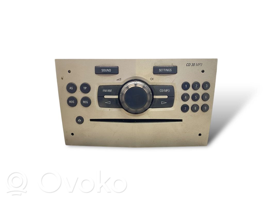 Radio / CD/DVD atskaņotājs / navigācija