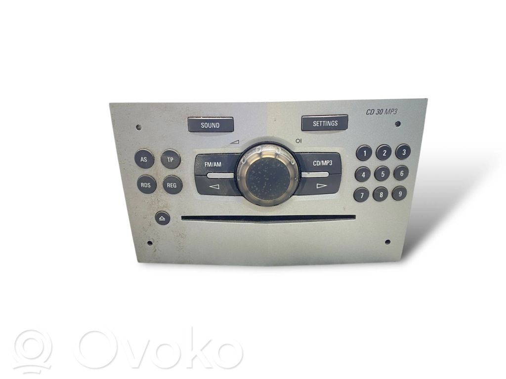 Radio / CD/DVD atskaņotājs / navigācija