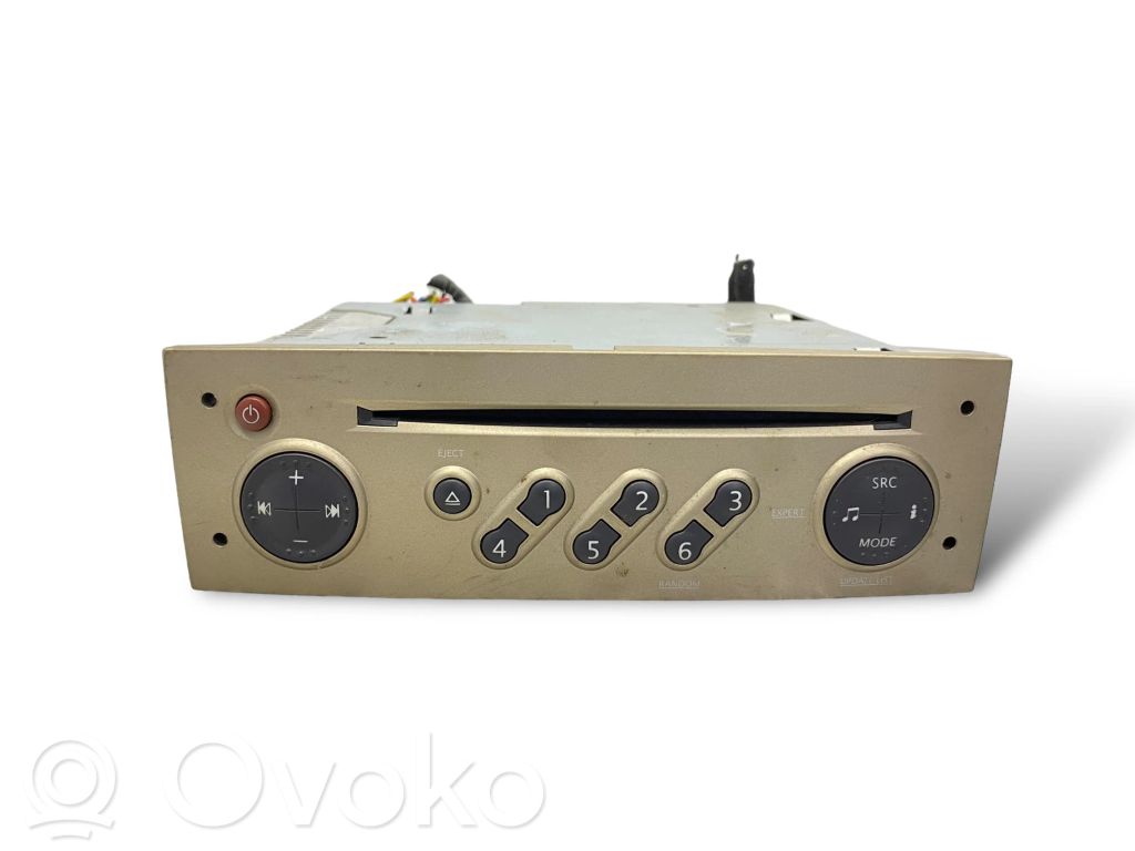 Radio / CD/DVD atskaņotājs / navigācija