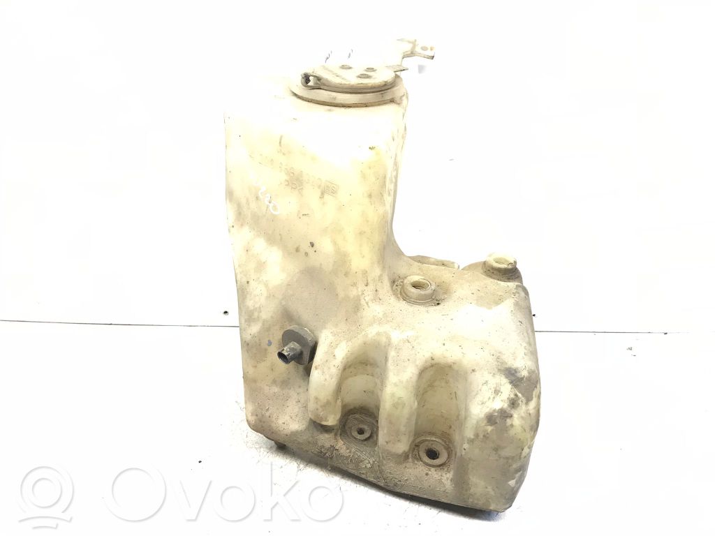 Logu šķidruma tvertne