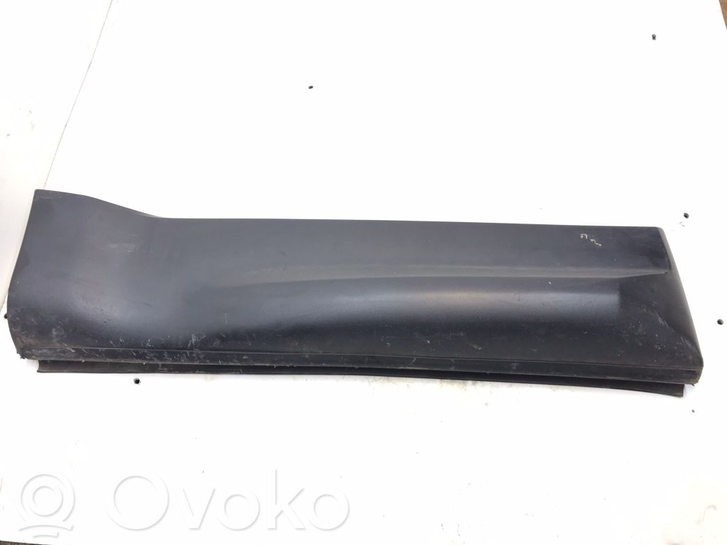 Aizmugurē durvju dekoratīvā apdare (moldings)
