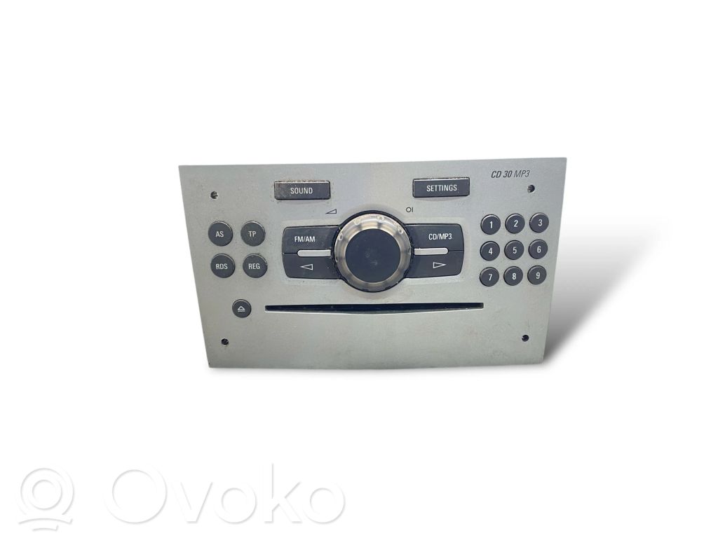 Radio / CD/DVD atskaņotājs / navigācija
