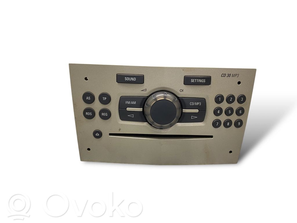 Radio / CD/DVD atskaņotājs / navigācija