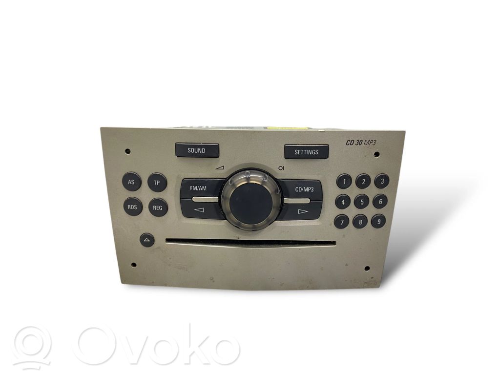 Radio / CD/DVD atskaņotājs / navigācija