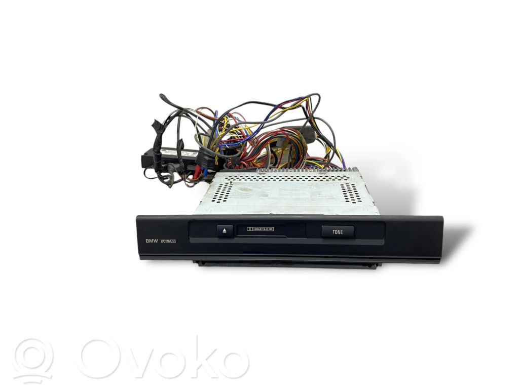Radio / CD/DVD atskaņotājs / navigācija