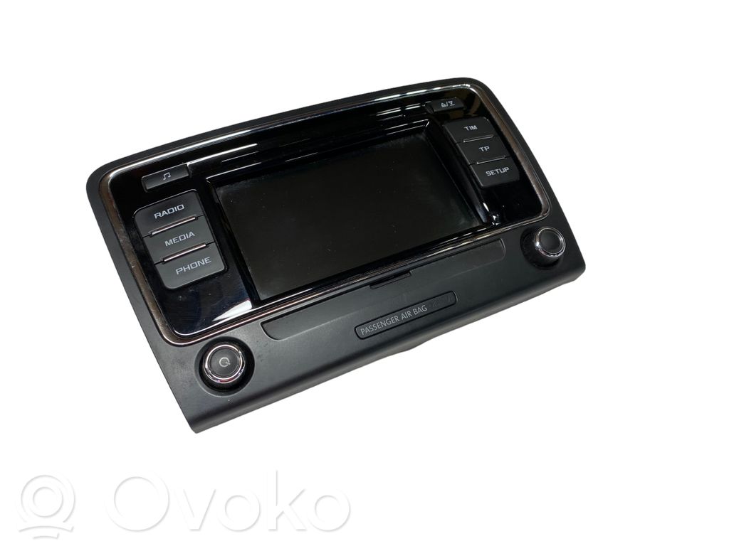 Radio / CD/DVD atskaņotājs / navigācija