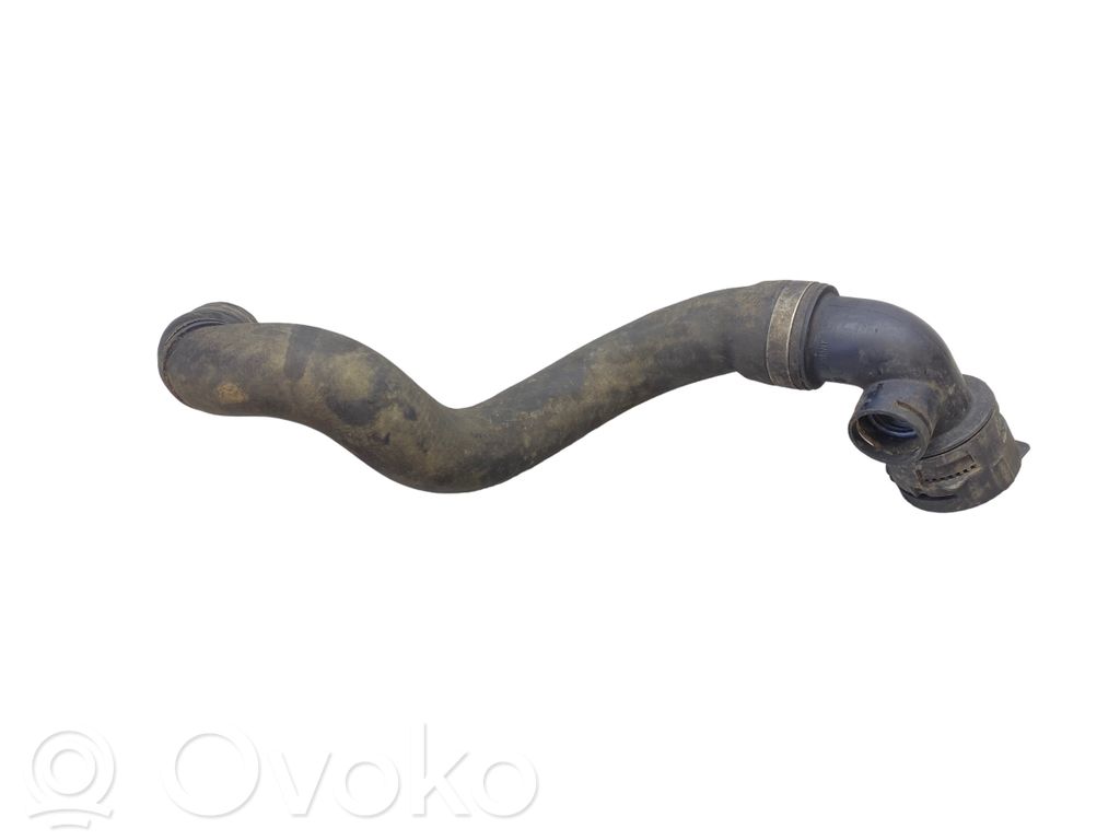 Caurulīte (-es) / šļūtene (-es)