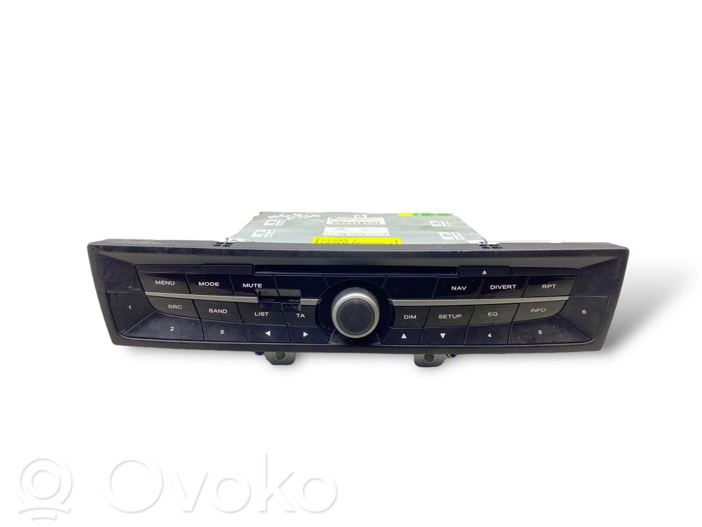 Radio / CD/DVD atskaņotājs / navigācija