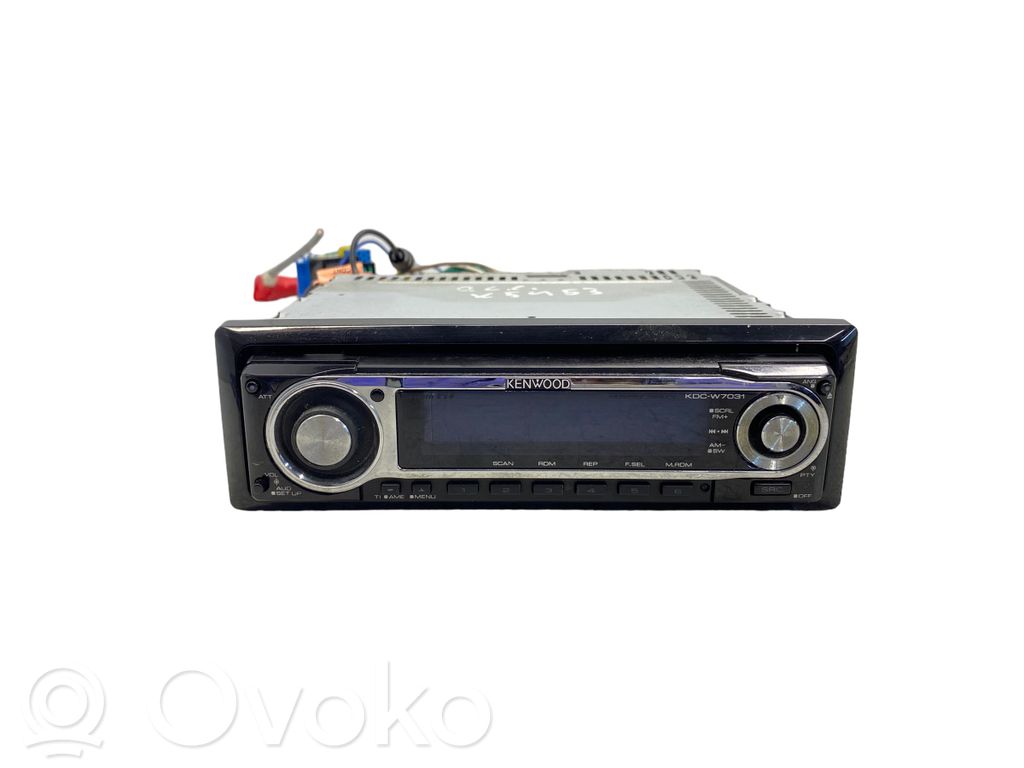 Radio / CD/DVD atskaņotājs / navigācija