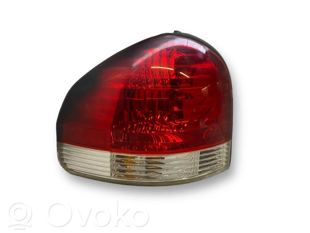 Aizmugurējais lukturis virsbūvē