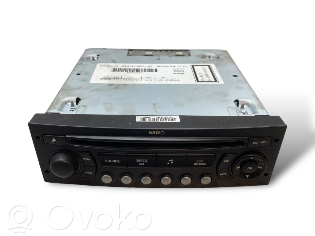 Radio / CD/DVD atskaņotājs / navigācija