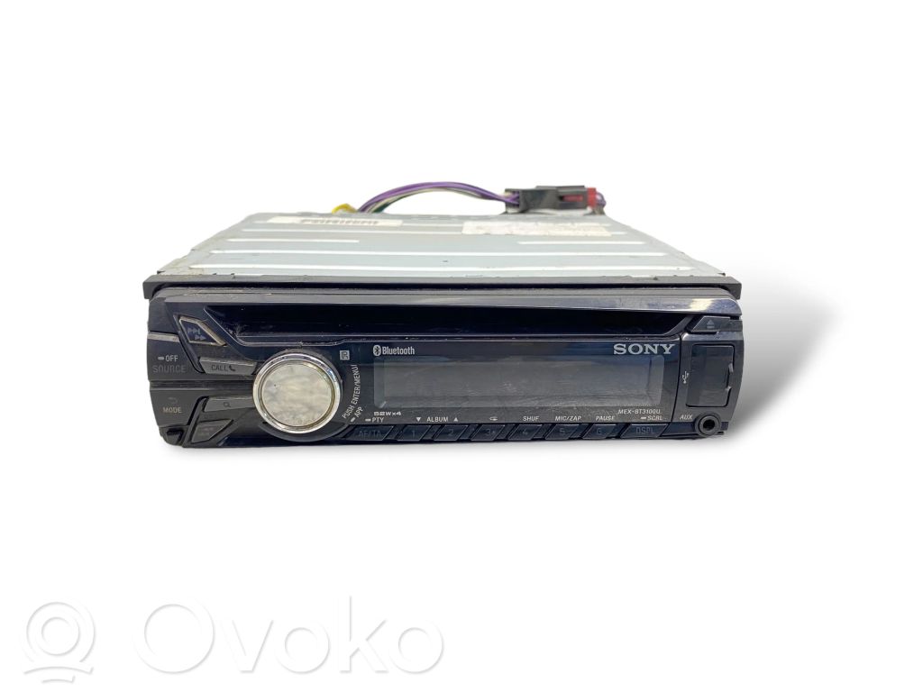 Radio / CD/DVD atskaņotājs / navigācija