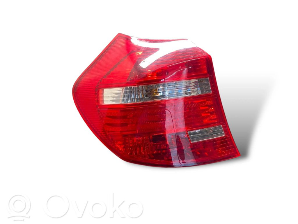 Aizmugurējais lukturis virsbūvē