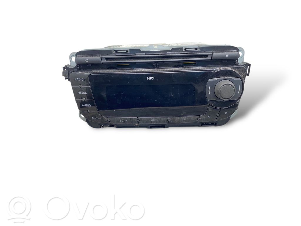 Radio / CD/DVD atskaņotājs / navigācija