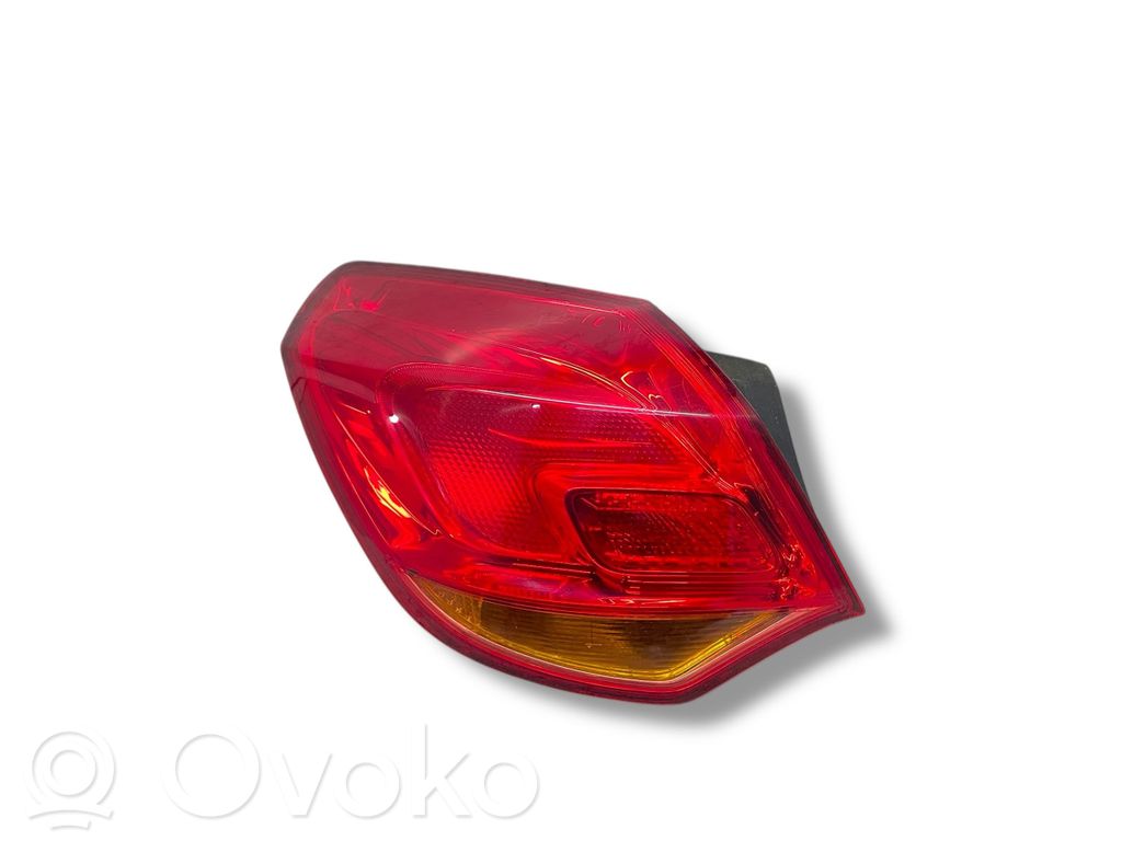 Aizmugurējais lukturis virsbūvē