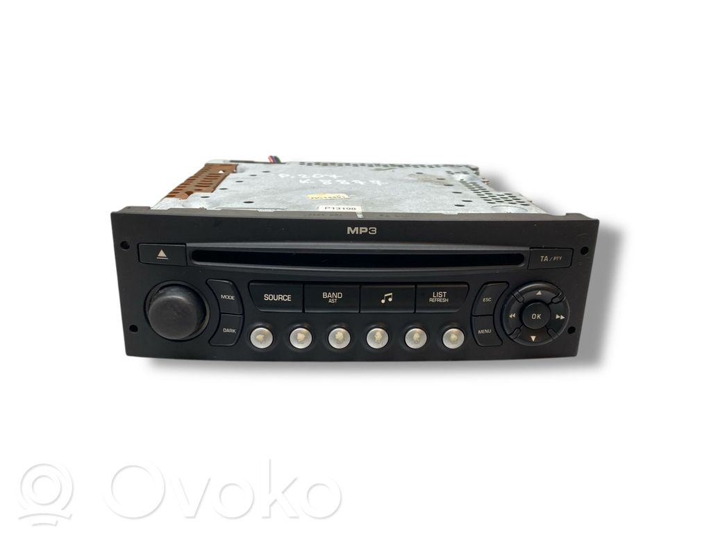 Radio / CD/DVD atskaņotājs / navigācija