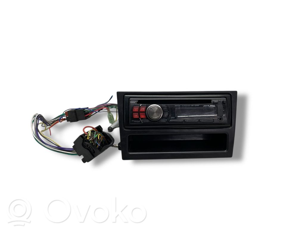 Radio / CD/DVD atskaņotājs / navigācija