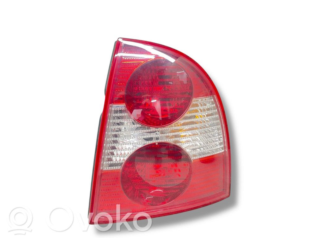 Aizmugurējais lukturis virsbūvē